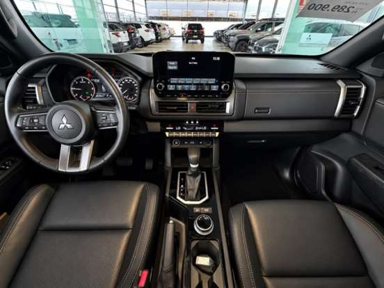 MITSUBISHI-TRITON-2025