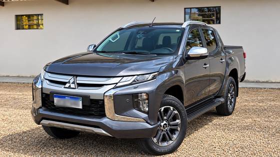 MITSUBISHI L200 TRITON 2.4 16V TURBO DIESEL SPORT HPE-S CD 4P 4X4 AUTOMÁTICO
