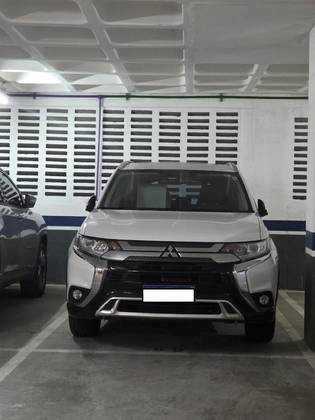 MITSUBISHI OUTLANDER 2.0 MIVEC GASOLINA HPE AUTOMÁTICO
