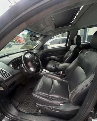 MITSUBISHI-OUTLANDER-2009
