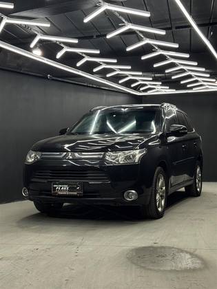 MITSUBISHI OUTLANDER 3.0 GT 4X4 V6 24V GASOLINA 4P AUTOMÁTICO