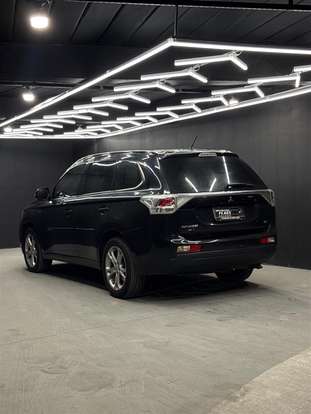 MITSUBISHI-OUTLANDER-2015