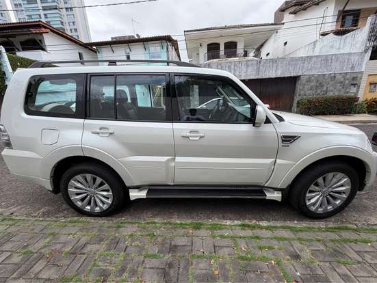 MITSUBISHI-PAJERO-2018