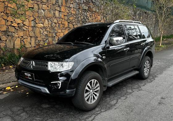 MITSUBISHI PAJERO 3.5 HPE 4X4 7 LUGARES V6 24V FLEX 4P AUTOMÁTICO