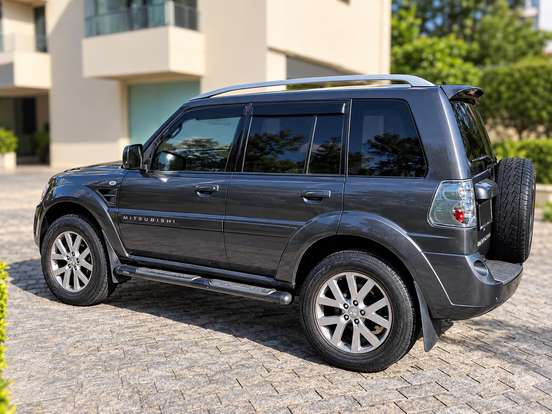 MITSUBISHI-PAJERO TR4-2011