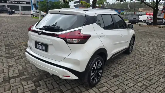 NISSAN-KICKS-2023