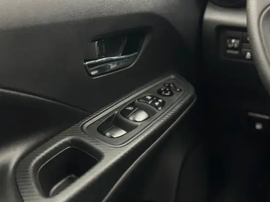 NISSAN-VERSA-2023