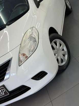NISSAN-VERSA-2014