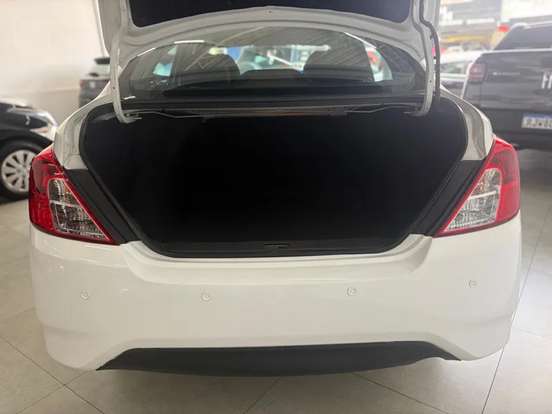NISSAN-VERSA-2017