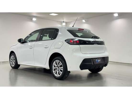 PEUGEOT-208-2021