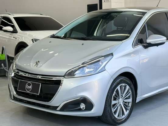 PEUGEOT-208-2016
