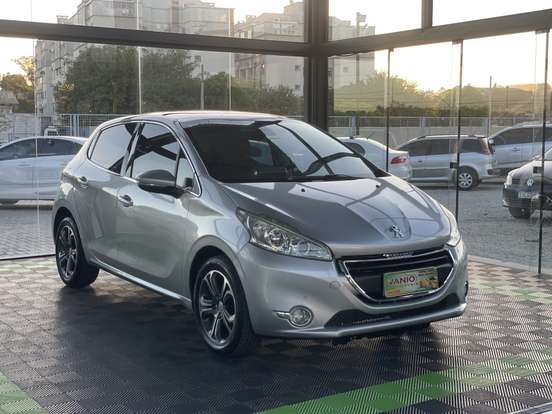 PEUGEOT-208-2015