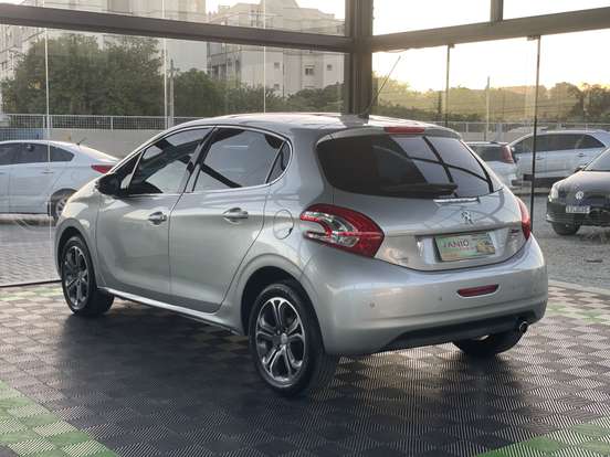 PEUGEOT-208-2015