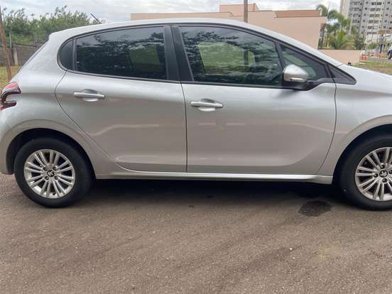 PEUGEOT-208-2019
