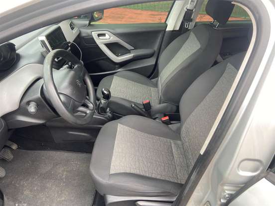 PEUGEOT-208-2019
