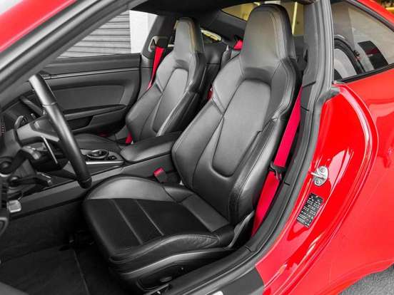 PORSCHE-911-2020