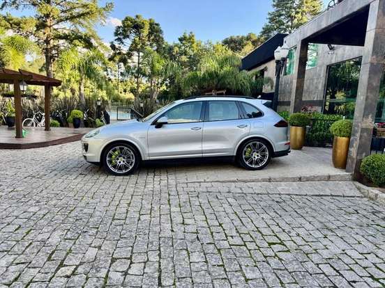 PORSCHE-CAYENNE-2017