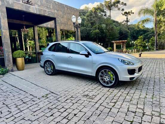 PORSCHE-CAYENNE-2017