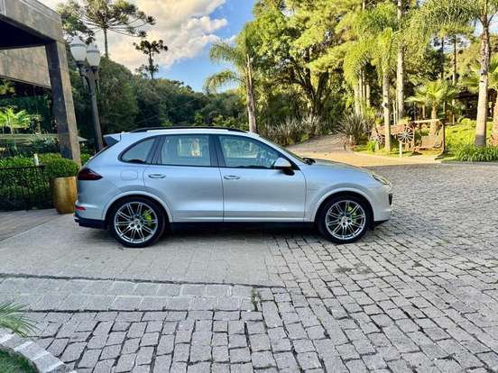 PORSCHE-CAYENNE-2017