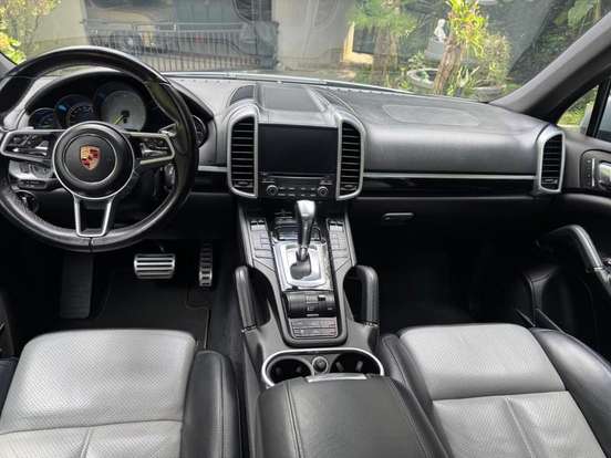 PORSCHE-CAYENNE-2017