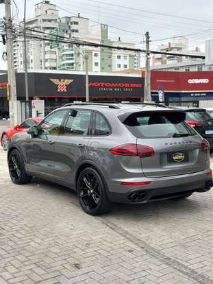 PORSCHE-CAYENNE-2017