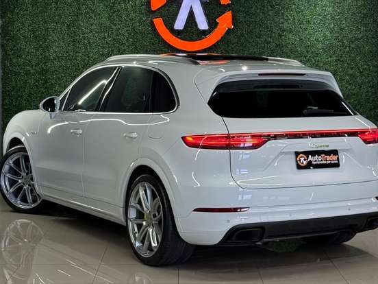 PORSCHE-CAYENNE-2020