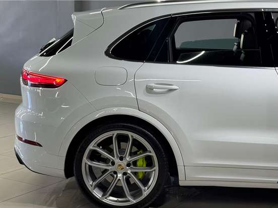 PORSCHE-CAYENNE-2020