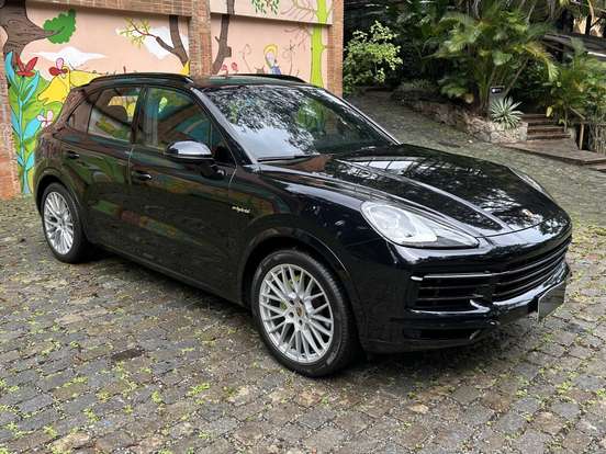 PORSCHE-CAYENNE-2021