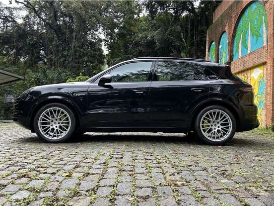 PORSCHE-CAYENNE-2021
