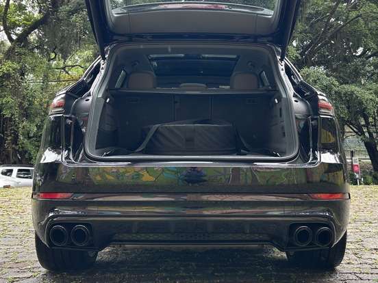 PORSCHE-CAYENNE-2021