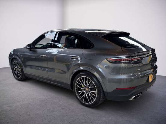 PORSCHE-CAYENNE-2021
