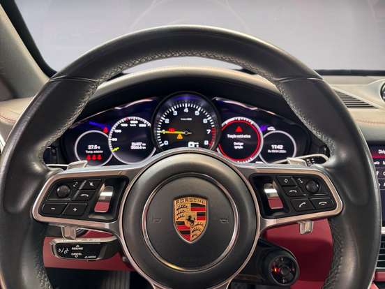 PORSCHE-CAYENNE-2021