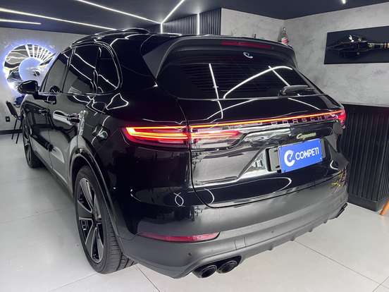 PORSCHE-CAYENNE-2022