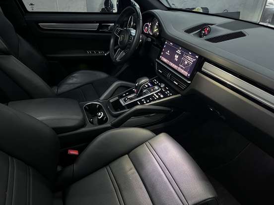 PORSCHE-CAYENNE-2022