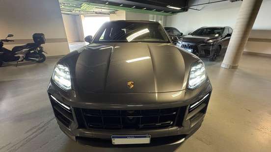 PORSCHE-CAYENNE-2023