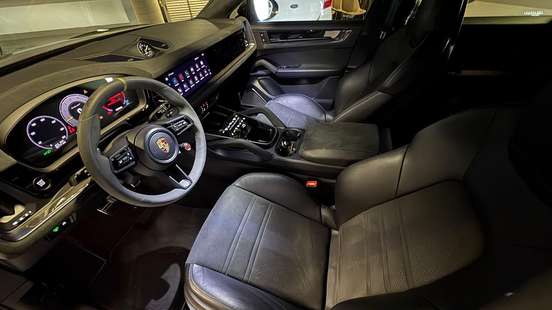 PORSCHE-CAYENNE-2023