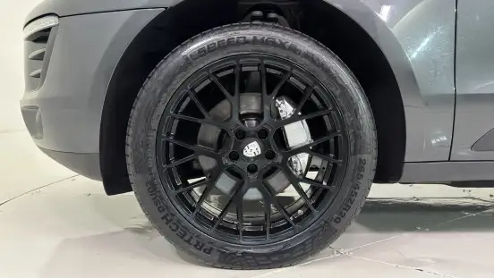 PORSCHE-MACAN-2018