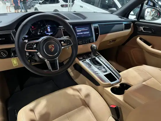 PORSCHE-MACAN-2018