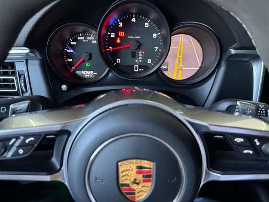 PORSCHE-MACAN-2020