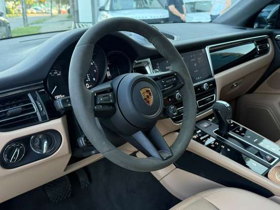 PORSCHE-MACAN-2022
