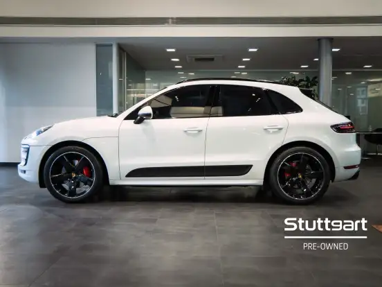 PORSCHE-MACAN-2016