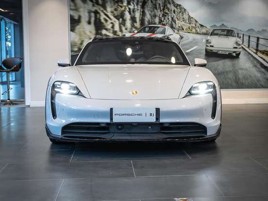 PORSCHE-TAYCAN-2024