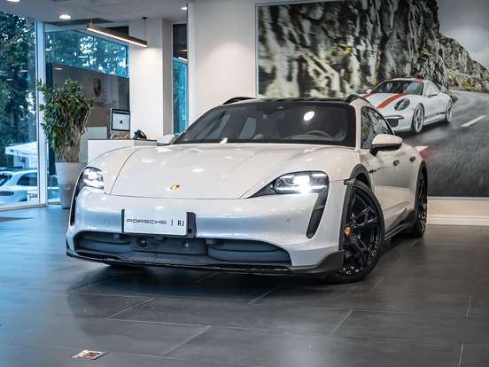 PORSCHE-TAYCAN-2024