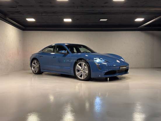 PORSCHE-TAYCAN-2022
