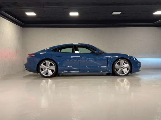 PORSCHE-TAYCAN-2022