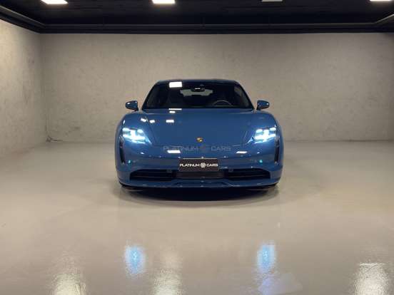 PORSCHE-TAYCAN-2022