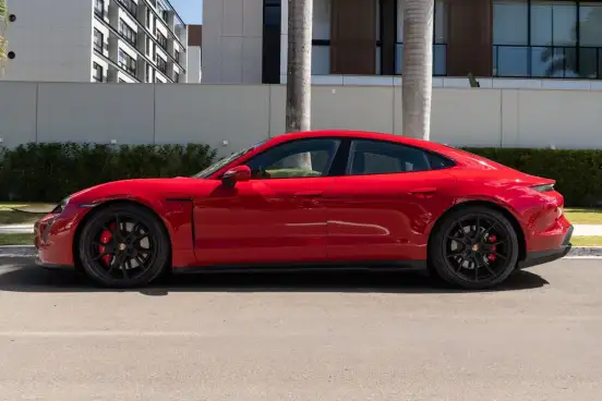 PORSCHE-TAYCAN-2022