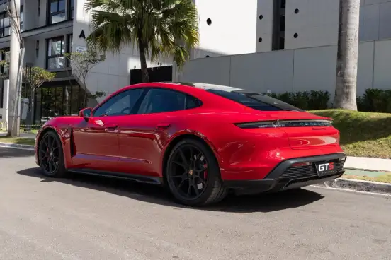 PORSCHE-TAYCAN-2022