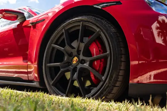 PORSCHE-TAYCAN-2022