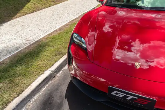 PORSCHE-TAYCAN-2022